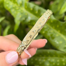 Load image into Gallery viewer, Scalloped Plumeria & Hibiscus 8mm Hawaiian Bangle in 14K Green Gold
