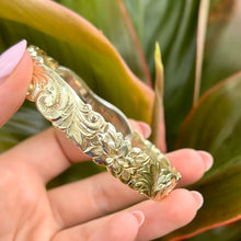 Load image into Gallery viewer, Tricolor Hawaiian Bracelet with elaborate engraving