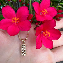 Load image into Gallery viewer, Hawaiian engraved Maile Pendant