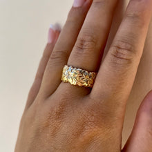 Load image into Gallery viewer, Scalloped Hibiscus w/ Leaves All Around 10mm Ring in 14K Yellow Gold