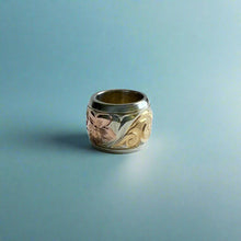 Load image into Gallery viewer, Tri-Color Haku Lei Hawaiian Bead Pendant in 14K Gold