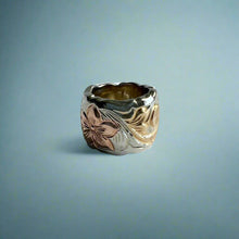 Load image into Gallery viewer, Tri-Color Scalloped Haku Lei Bead Pendant in 14K Gold