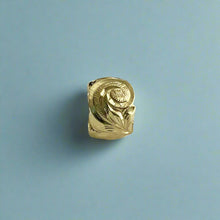 Load image into Gallery viewer, Medium Scalloped Bead Pendant with Old English