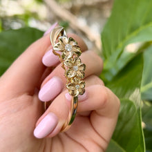 Load image into Gallery viewer, Three plumerias with diamonds bracelet