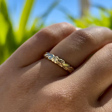 Load image into Gallery viewer, Scalloped Shiny Maile & Plumeria 4mm Ring in 14 Yellow Gold