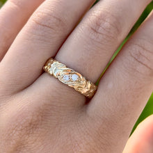 Load image into Gallery viewer, Nihoniho 6mm Ring with Flowers and Single Row Of Diamonds