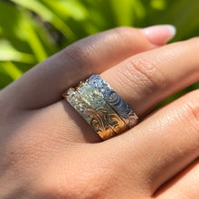 Load image into Gallery viewer, Hawaiian Old English & Hibiscus 4mm Flat Rings