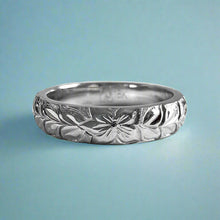 Load image into Gallery viewer, Shiny Maile with Flower 4mm Ring in 18K White Gold