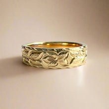 Load image into Gallery viewer, Maile & Hibiscus 6mm Flat Ring in 14K Yellow Gold in size 8 1/2