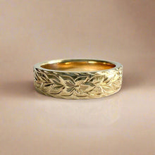Load image into Gallery viewer, Maile & Hibiscus 6mm Flat Ring in 14K Yellow Gold in size 8 1/2