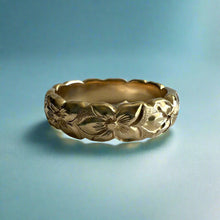 Load image into Gallery viewer, Scalloped Hibiscus All Around 6mm Ring in 14K Yellow Gold