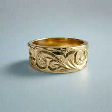 Load image into Gallery viewer, Old English & Hibiscus 8mm Hawaiian Flat Ring in 14K Yellow Gold in size 8 1/2