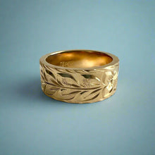 Load image into Gallery viewer, Maile & Hibiscus 8mm Hawaiian Flat Ring in 14K Yellow Gold in size 6 1/8