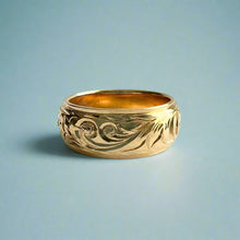 Load image into Gallery viewer, Old English & Hibiscus 8mm Hawaiian Ring in 14K Yellow Gold in size 7 1/8