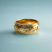 Load image into Gallery viewer, Old English & Hibiscus 8mm Hawaiian Ring in 14K Yellow Gold in size 7 1/8