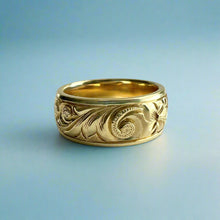 Load image into Gallery viewer, Old English & Hibiscus 8mm Hawaiian Ring in 18K Yellow Gold in size 7