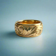 Load image into Gallery viewer, Old English, Plumeria & Hibiscus with Leaves 8mm Ring in 14K Yellow Gold in size 4 3/4