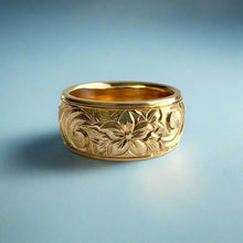 Load image into Gallery viewer, Old English, Plumeria & Hibiscus with Leaves 8mm Ring in 14K Yellow Gold in size 4 3/4