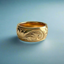 Load image into Gallery viewer, Old English, Plumeria & Hibiscus with Two Leaves 8mm Hawaiian Ring in 14K Yellow Gold in size 4 3/4