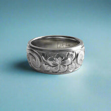Load image into Gallery viewer, Old English, Plumeria & Hibiscus with Four Leaves 8mm Hawaiian Ring in 14K White Gold in size 6 1/4
