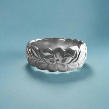 Load image into Gallery viewer, Scalloped Shiny Maile with Hibiscus & Plumeria 8mm Hawaiian Ring in 14K White Gold in size 8 1/2
