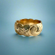 Load image into Gallery viewer, Scalloped Old English & Hibiscus 8mm Hawaiian Ring in 14K Yellow Gold in size 5 1/4
