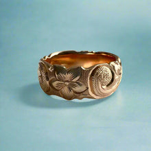 Load image into Gallery viewer, Scalloped Old English & Hibiscus 8mm Hawaiian Ring in 14K Pink Gold in size 7 1/4