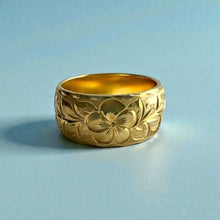 Load image into Gallery viewer, Maile & Plumeria 10mm Ring in 18K Green Gold in size 9