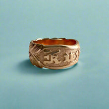 Load image into Gallery viewer, Scalloped Maile & Hibiscus 10mm Raised "Kuuipo" Ring in 14K Pink Gold in size 7 1/2