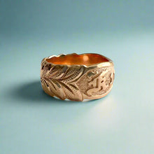 Load image into Gallery viewer, Scalloped Maile & Hibiscus 10mm Raised "Kuuipo" Ring in 14K Pink Gold in size 7 1/2