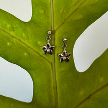 Load image into Gallery viewer, Flat Plumeria Earrings in white gold