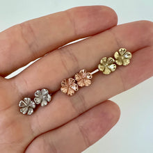 Load image into Gallery viewer, Hibiscus flower earrings