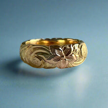 Load image into Gallery viewer, Tri-Color Scalloped 6mm Hibiscus & Old English Hawaiian Ring in 14K Gold