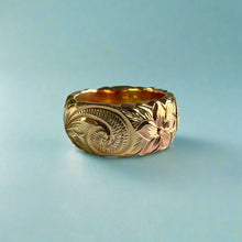 Load image into Gallery viewer, Tri-Color Scalloped 8mm Hibiscus & Old English Hawaiian Ring in 14K Gold