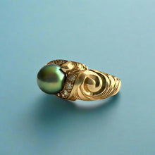 Load image into Gallery viewer, Old English & Diamonds Black Pearl Ring in 14K Yellow Gold in size 5 1/2