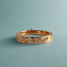 Load image into Gallery viewer, Kaimana Kula Old English & Hibiscus 3mm Solitaire Ring with Diamond in 14K Pink Gold in size 4 3/4