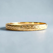 Load image into Gallery viewer, Maile & Hibiscus 6mm "Kuuipo" Bangle Bracelet in 14K Yellow Gold in size 7 1/2