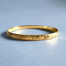 Load image into Gallery viewer, Old English & Hibiscus 6mm Bangle Bracelet in 14K Yellow Gold in size 7 3/4