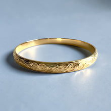 Load image into Gallery viewer, Old English & Hibiscus 6mm Bangle Bracelet in 14K Yellow Gold in size 7 3/4