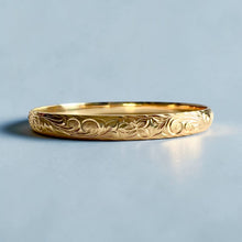 Load image into Gallery viewer, Old English & Hibiscus 6mm Bangle Bracelet in 14K Yellow Gold in size 7 3/4