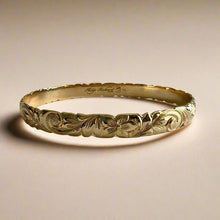 Load image into Gallery viewer, Scalloped Old English & 4x Hibiscus 8mm Bangle Bracelet in 14K Yellow Gold