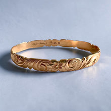 Load image into Gallery viewer, Scalloped Old English & 2x Hibiscus 8mm Makana Bangle Bracelet in 14K Pink Gold in size 8