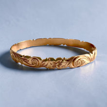 Load image into Gallery viewer, Scalloped Old English & 2x Hibiscus 8mm Makana Bangle Bracelet in 14K Pink Gold in size 8