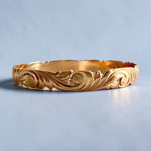 Load image into Gallery viewer, Scalloped Old English & 2x Hibiscus 8mm Makana Bangle Bracelet in 14K Pink Gold in size 8