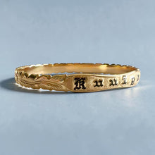 Load image into Gallery viewer, Scalloped Long Leaf Maile 8mm "Kuuipo" Bangle Bracelet in 14K Yellow Gold in size 8
