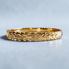 Load image into Gallery viewer, Shiny Maile & Hibiscus 8mm "Kuuipo" Bangle Bracelet in 14K Yellow Gold in size 7 3/4