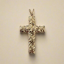 Load image into Gallery viewer, Scalloped Engraved Hawaiian Hibiscus 6mm Cross Pendant in 14K Gold