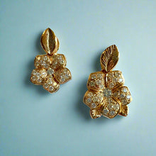 Load image into Gallery viewer, Small and Medium Pua’ahi Fire Flower Diamond Pendant