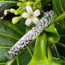Load image into Gallery viewer, White Gold Hawaiian bracelet with Hibiscus engraving