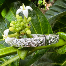 Load image into Gallery viewer, Hawaiian Heirloom Bracelet with hinge and clasp